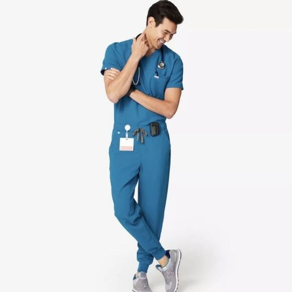 NWT Figs 2 Pc Set Top & Jogger Pants Mens Size Medium Scrubs Medical Healthcare - Picture 1 of 15